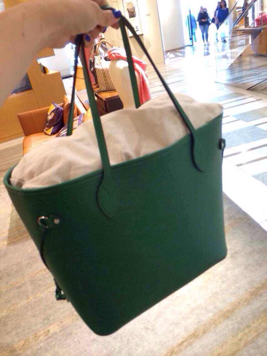 Authentic Louis Vuitton Epi Neverfull MM Bag M40952 Menthe Louis